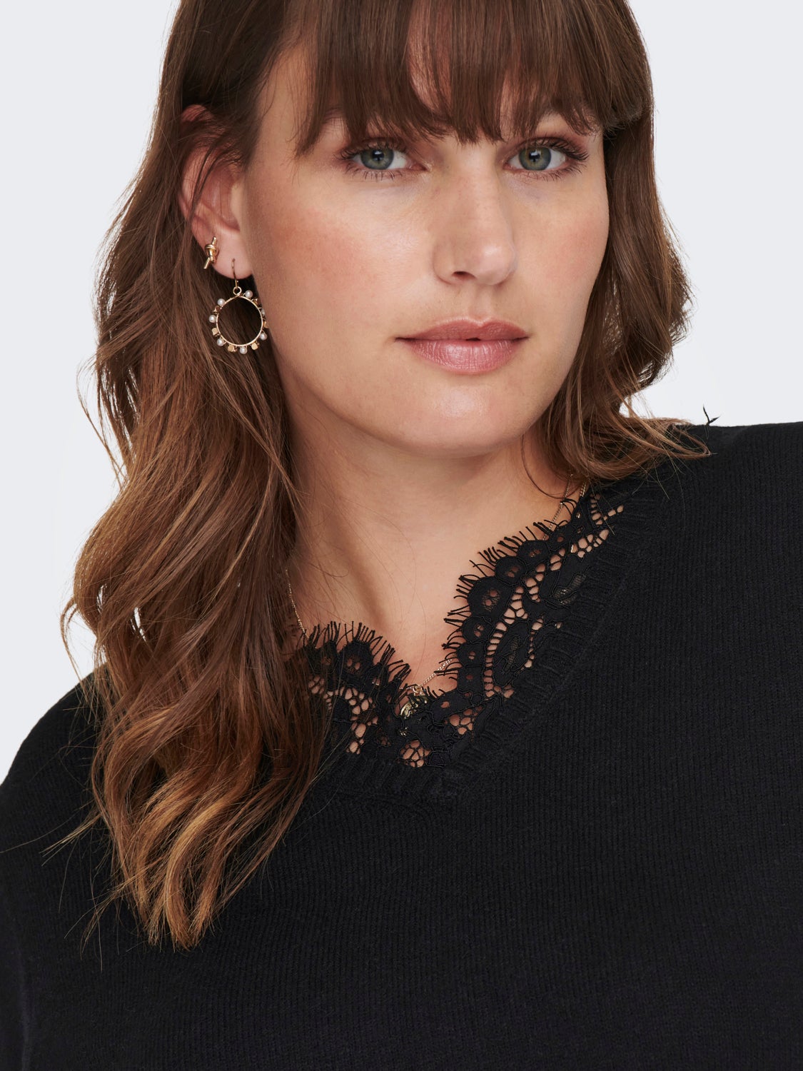 Curvy lace detail knitted pullover