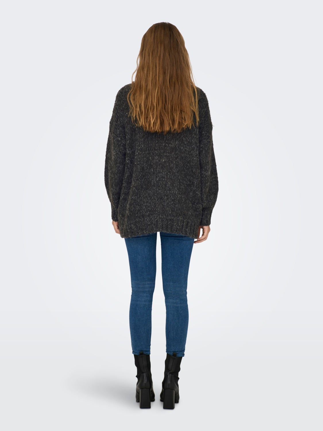 O-neck long knitted pullover