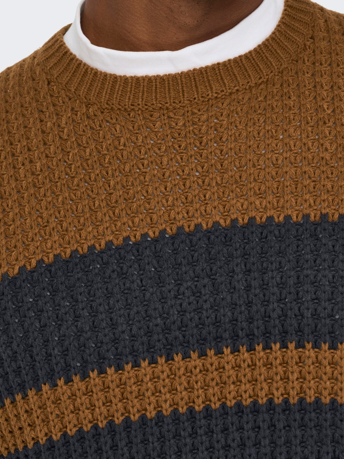 Textured knitted pullover