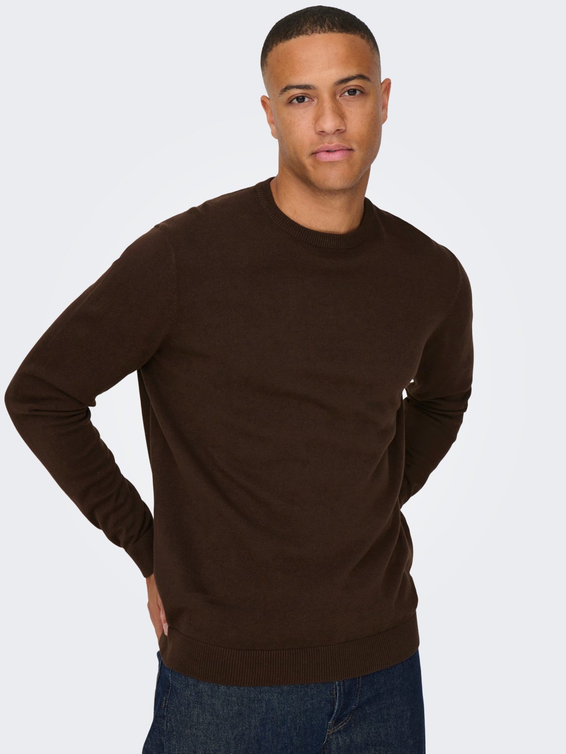 Crew neck knitted pullover