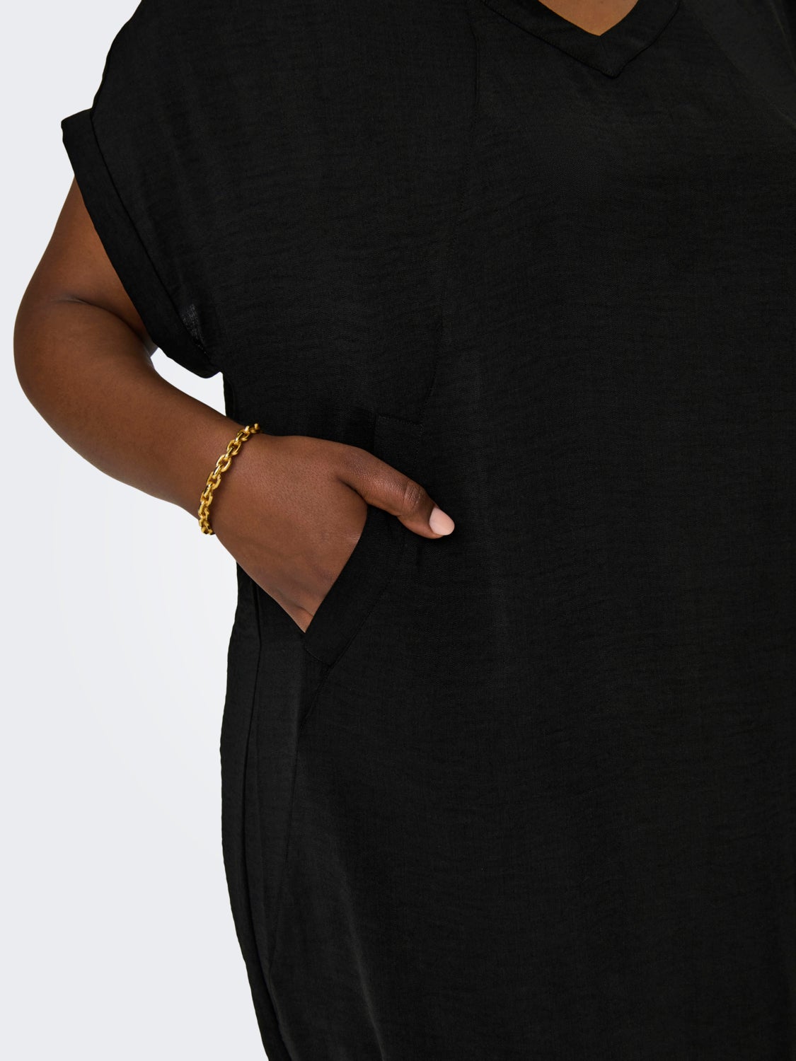 Curvy mini v-neck dress