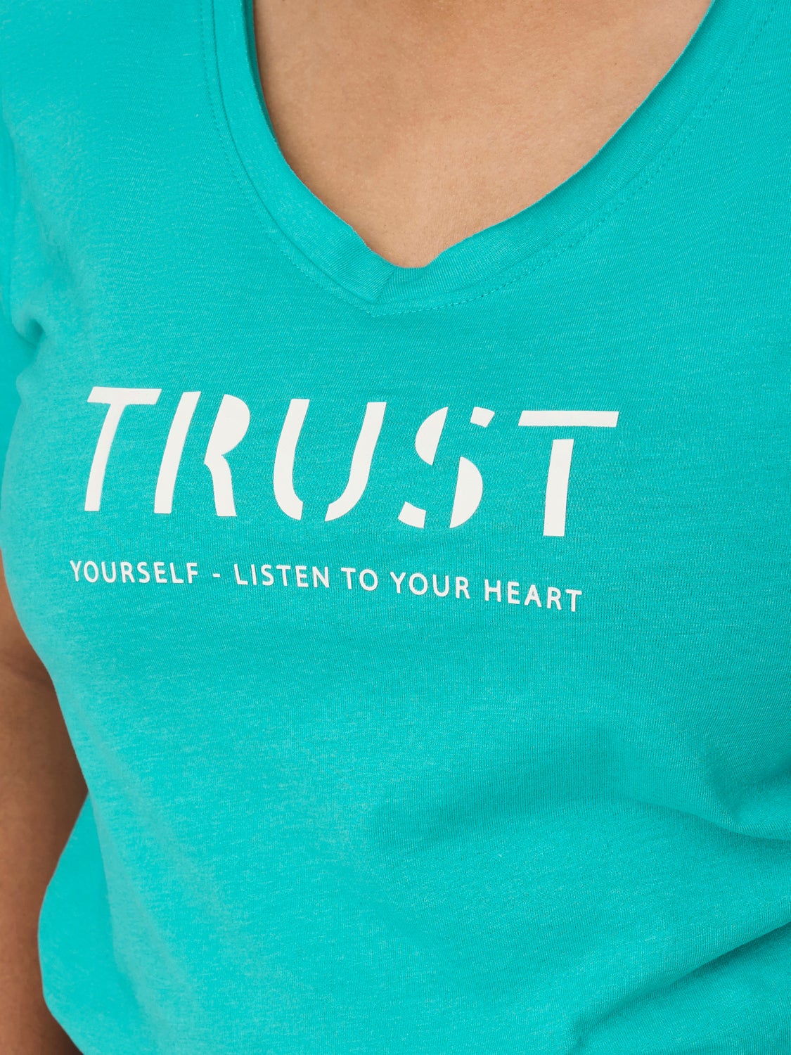 Curvy Printed v-neck T-shirt