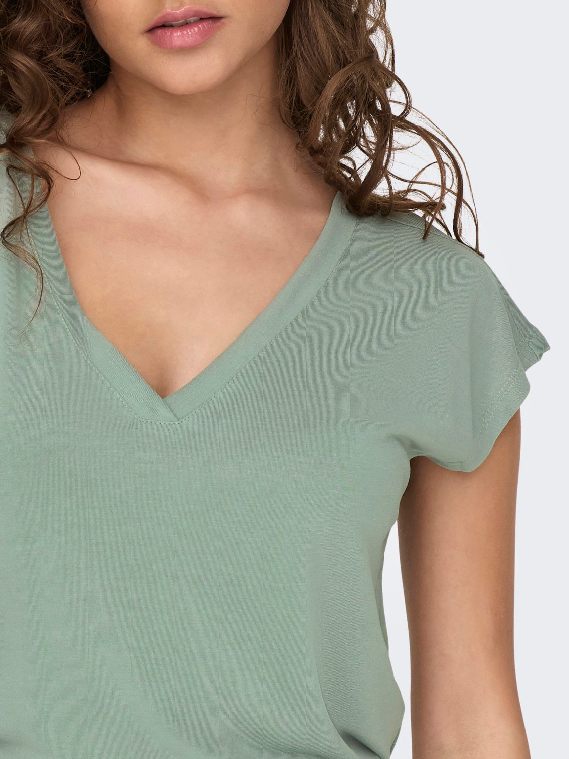 V-NECK TOP WITH SHORT SLEEVES