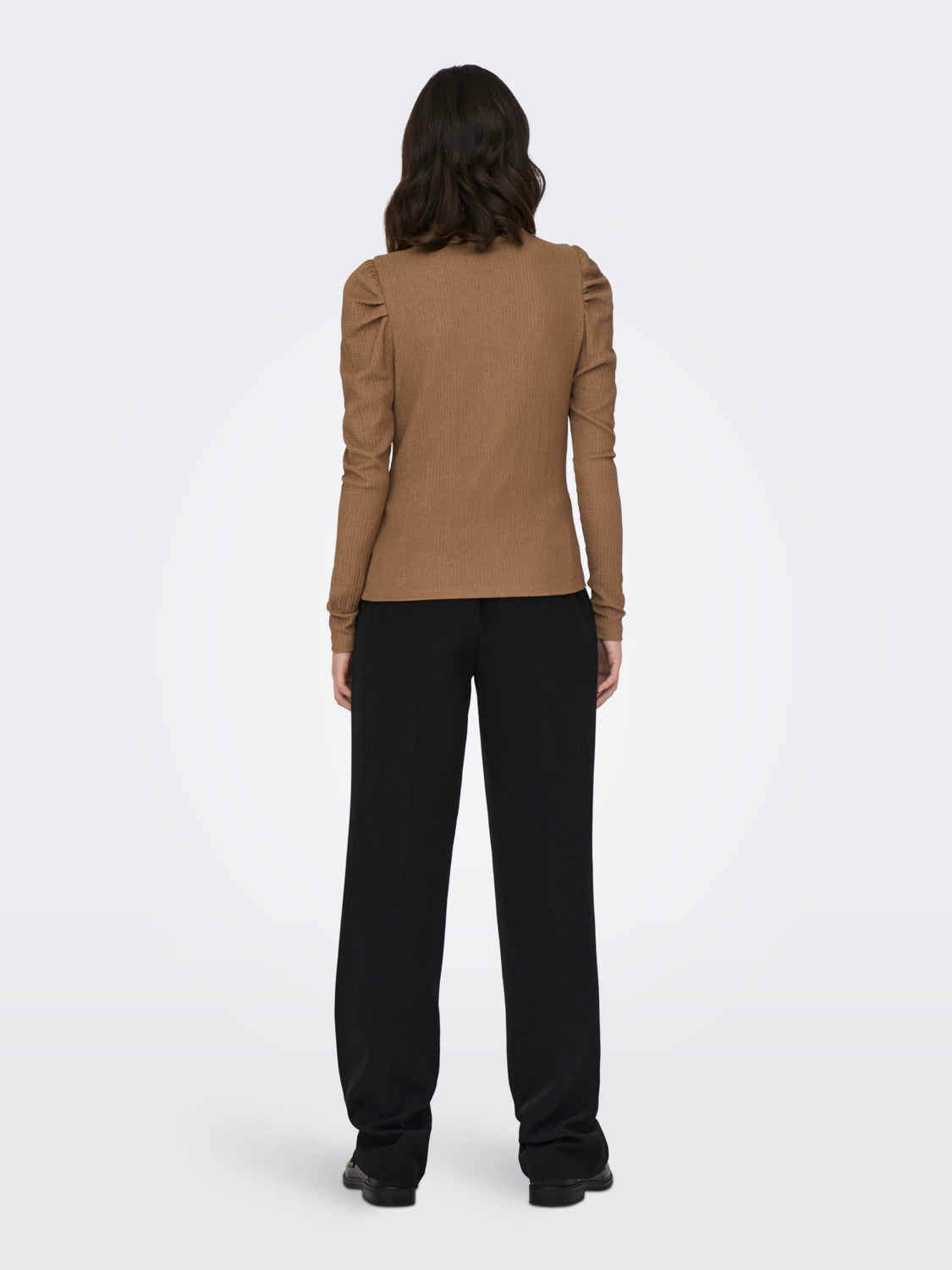 Pullover with puff sleeves