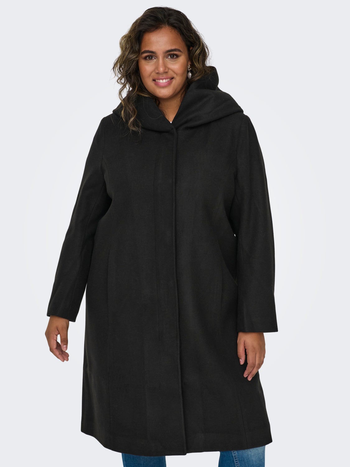Curvy hodded coat