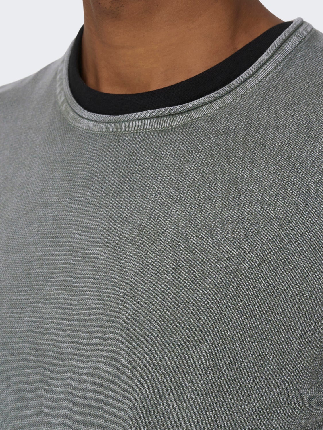 Crew neck knitted pullover