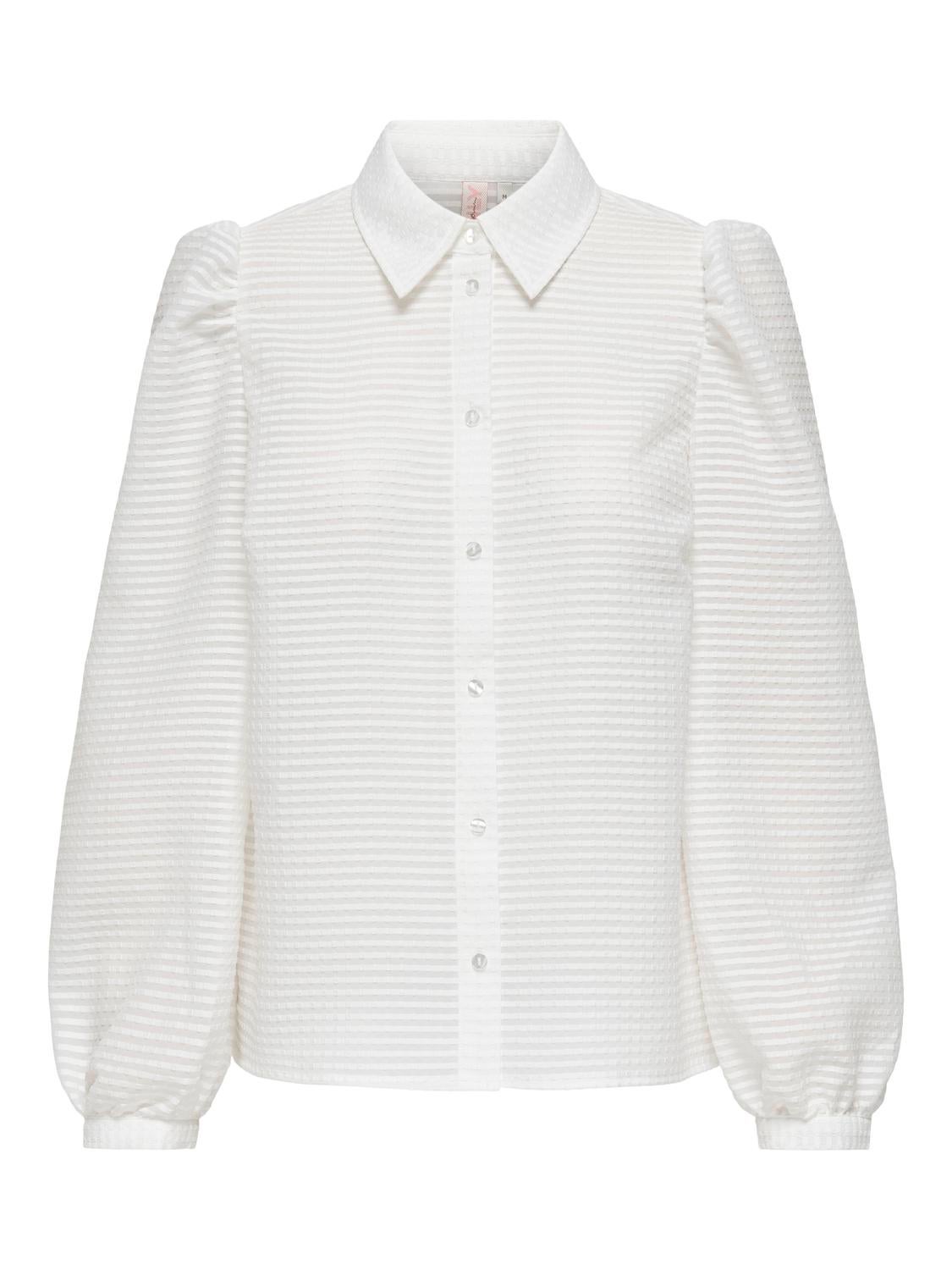 Shirt with volume sleeves