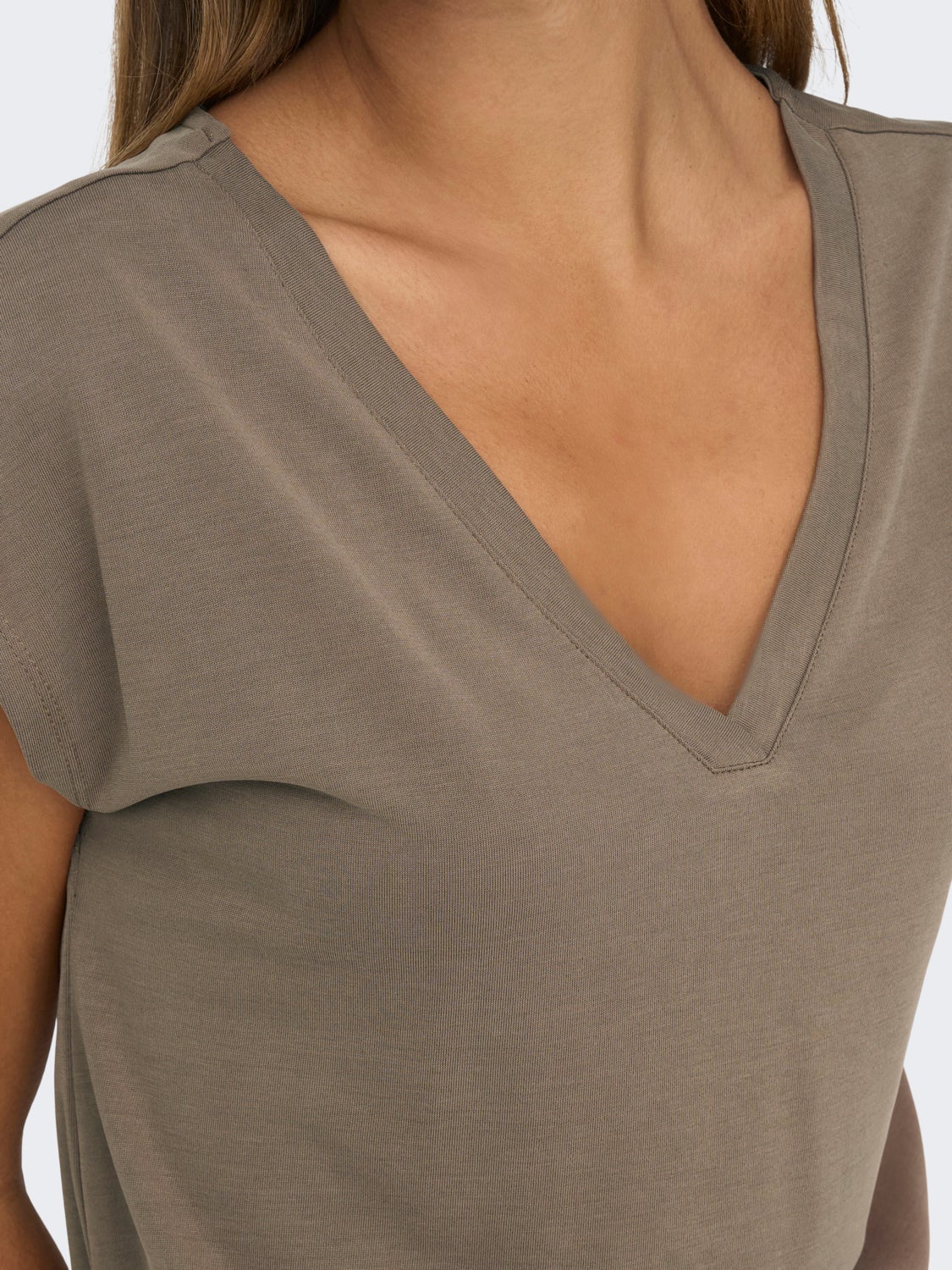 V-NECK TOP WITH SHORT SLEEVES