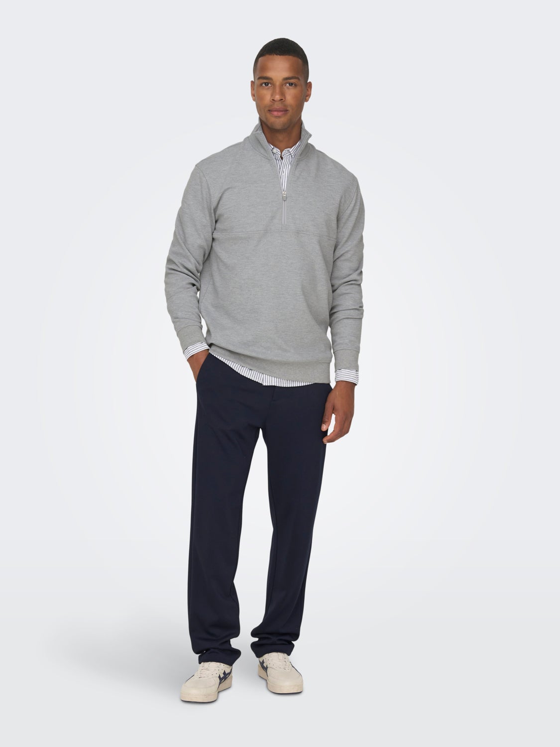 Sweatshirt with half zip