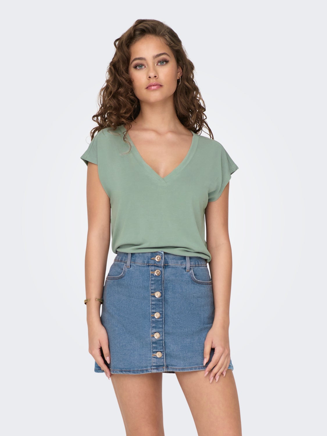 V-NECK TOP WITH SHORT SLEEVES