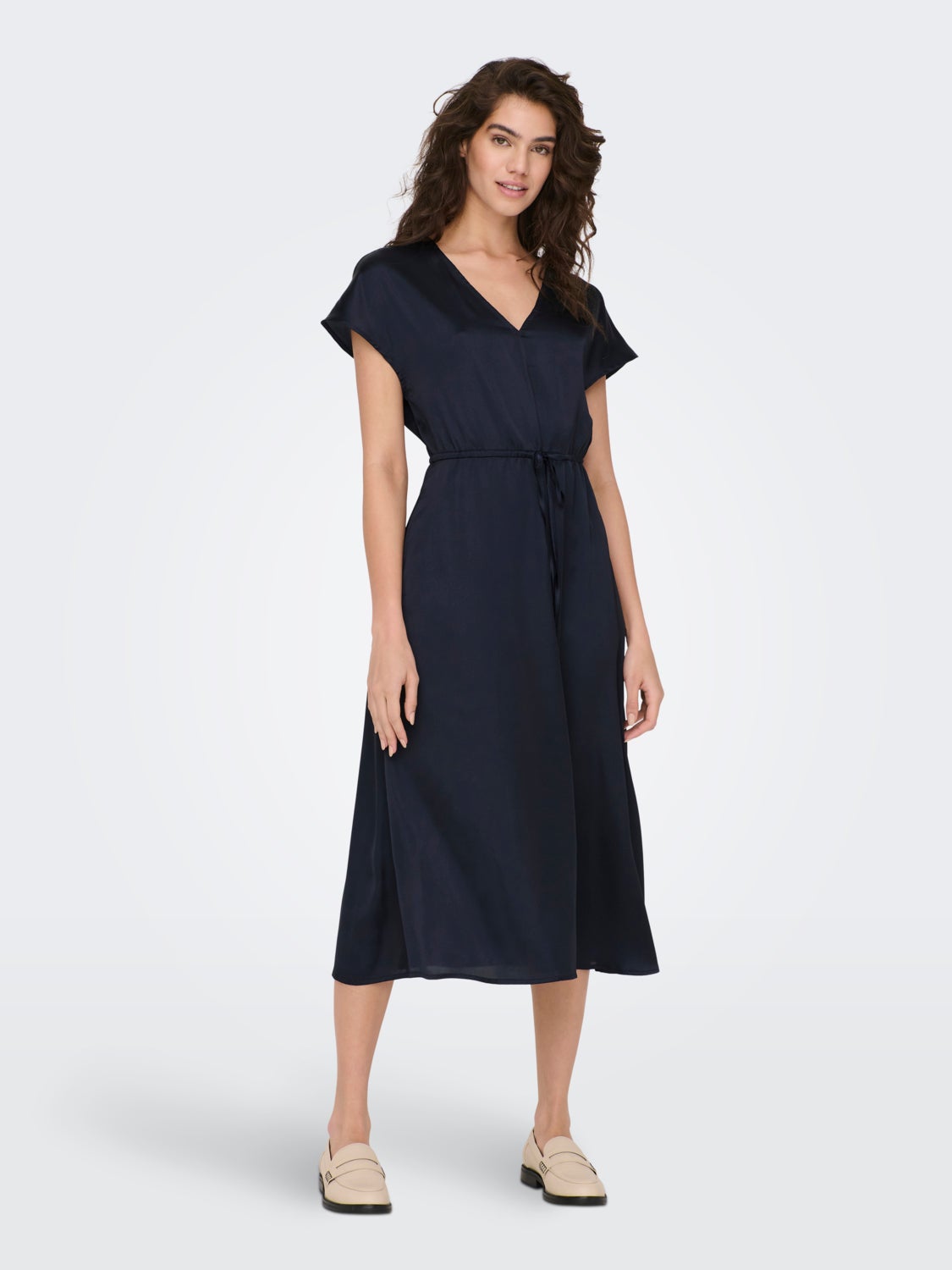 Midi dress with short sleeves