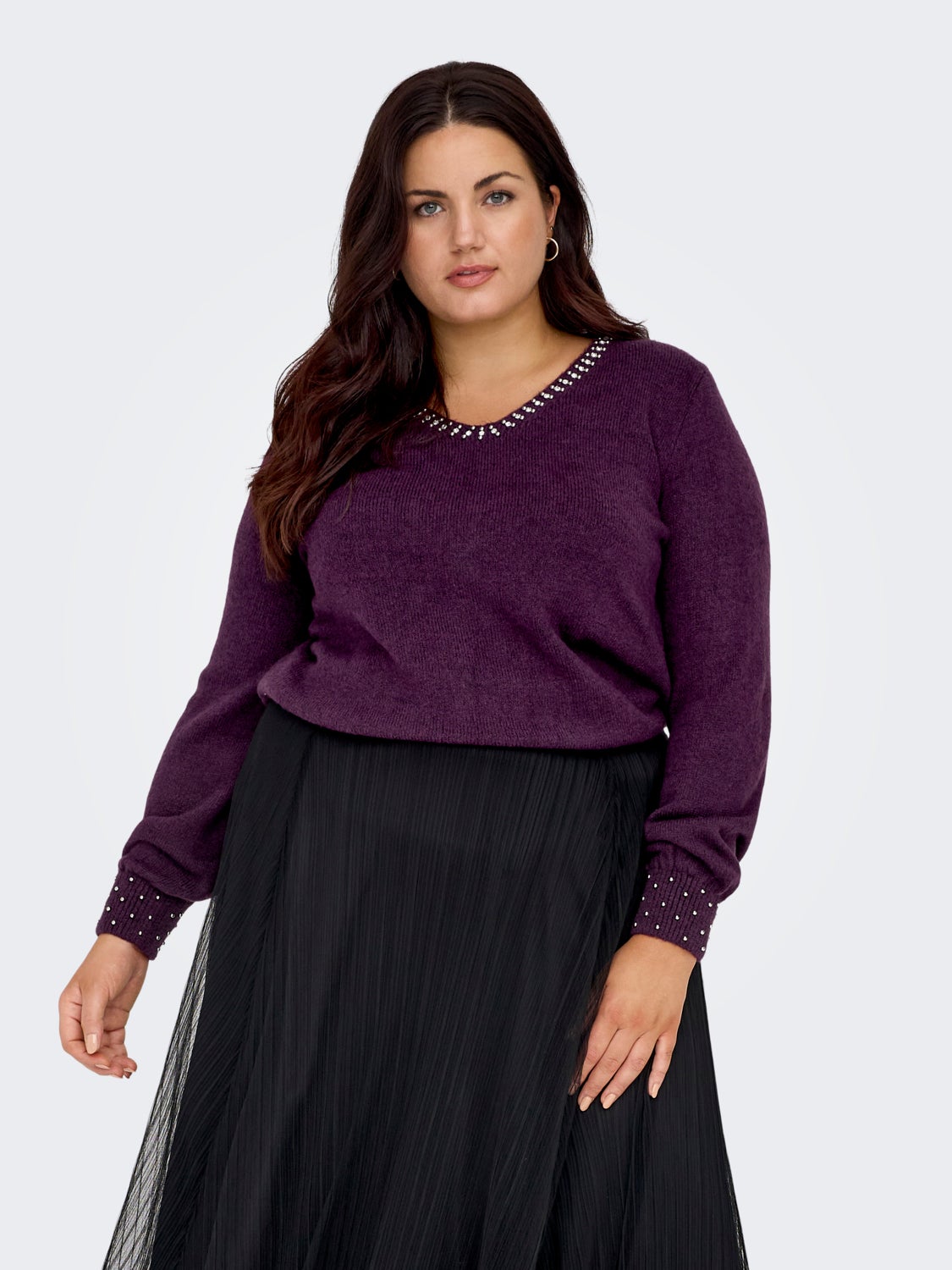 Curvy v-neck knitted pullover