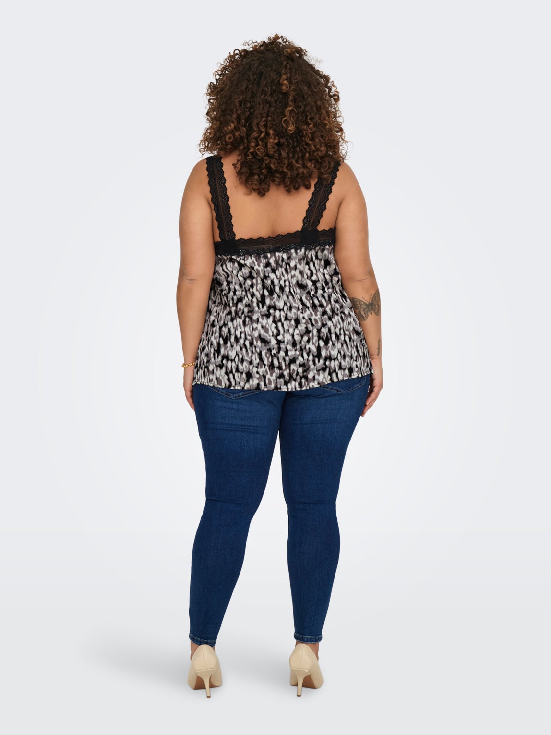 Curvy v-neck top with lace