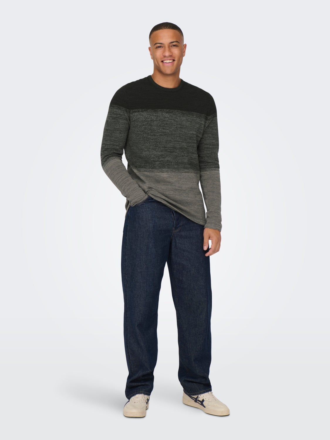 Knitted pullover crew neck