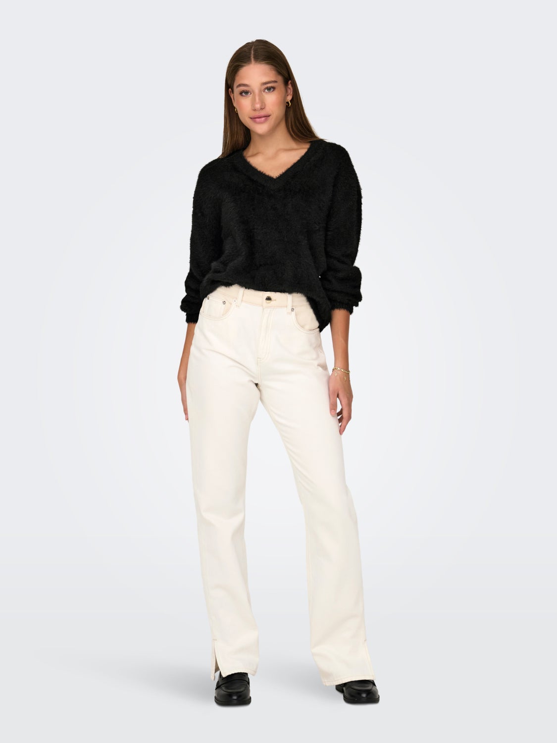 V-neck knitted pullover