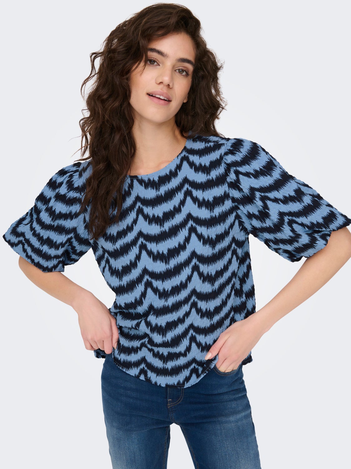 O-neck top with balloon sleeves