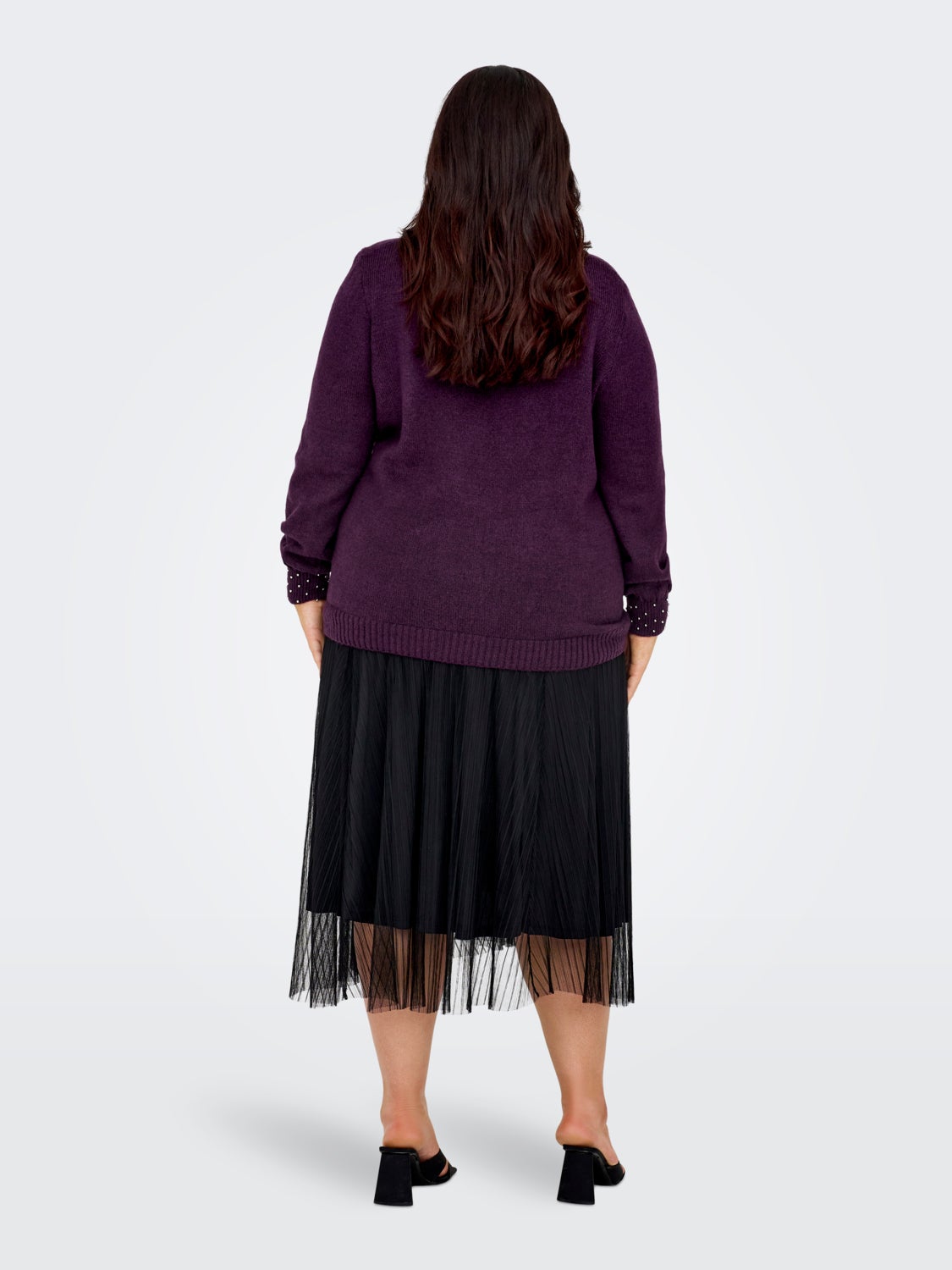 Curvy v-neck knitted pullover