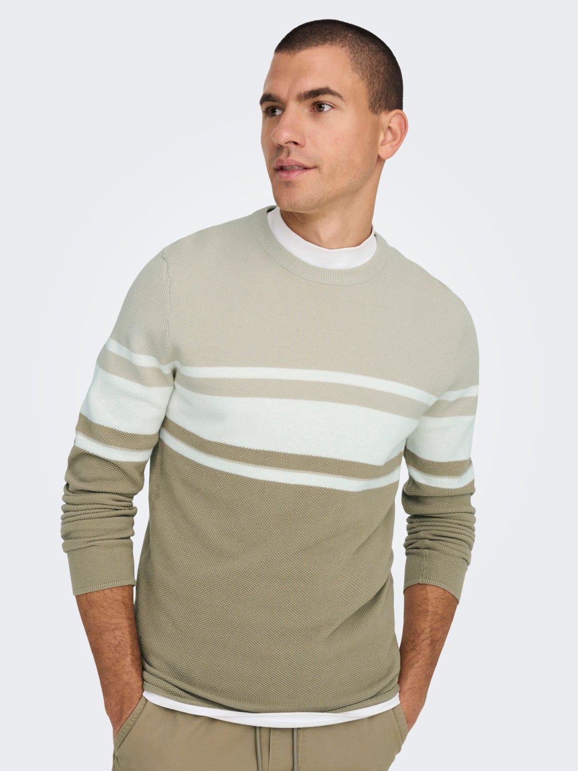O-neck knitted pullover