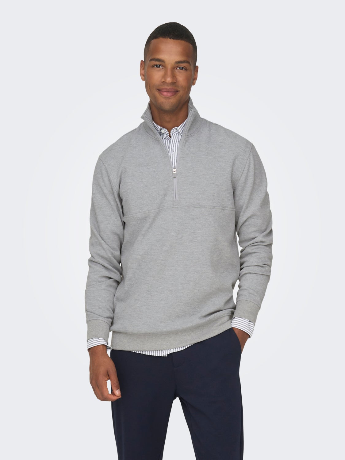 Sweatshirt with half zip