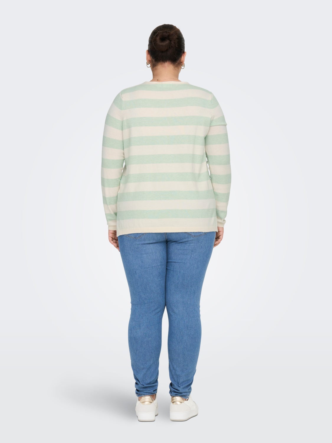 Curvy v-neck Pullover