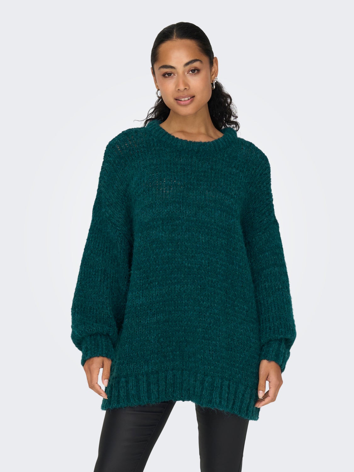 O-neck long knitted pullover