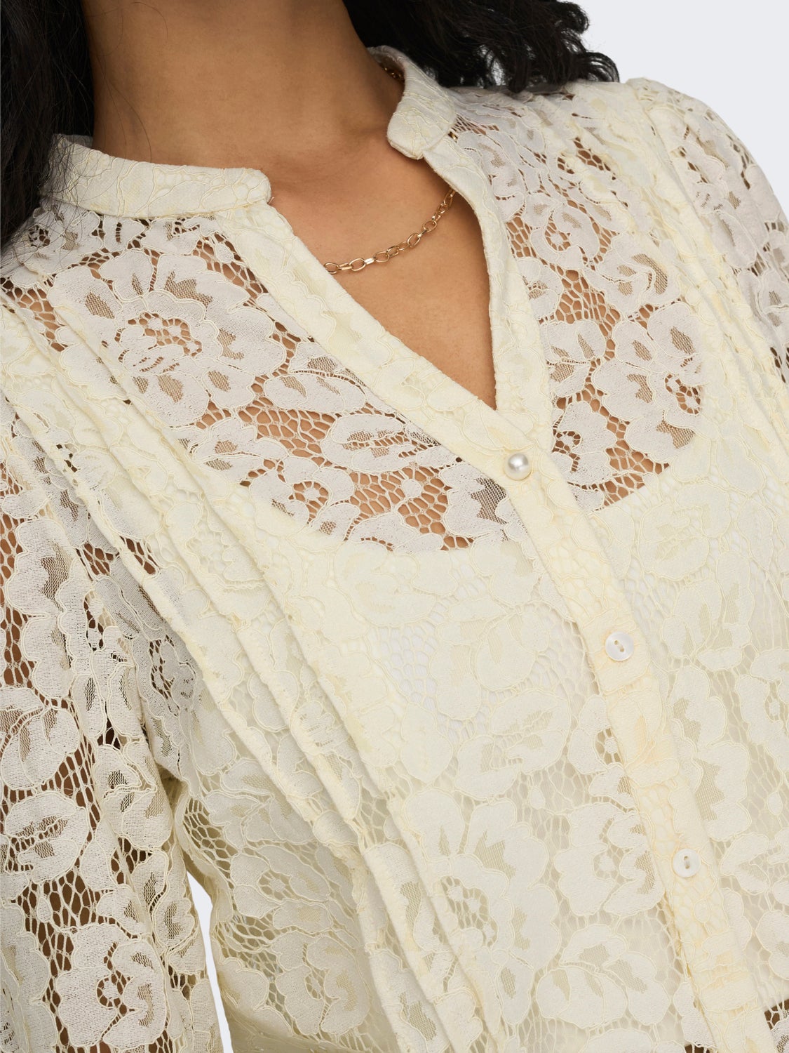 V-neck shirt with lace