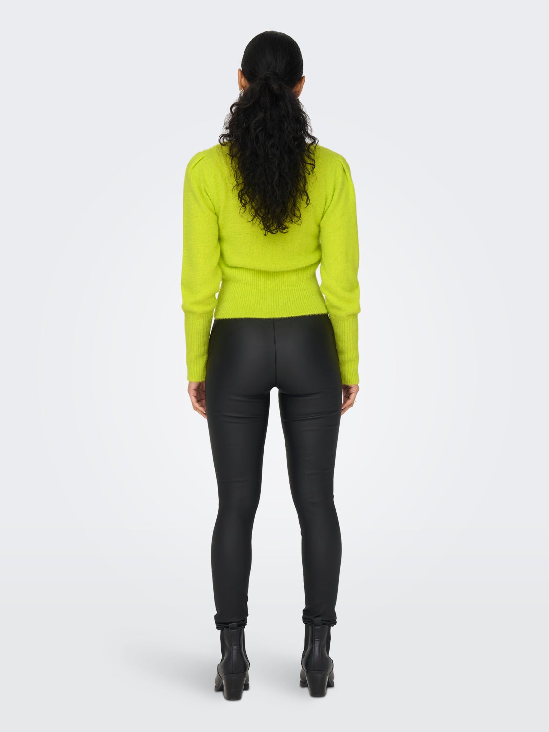 Solid color knitted pullover