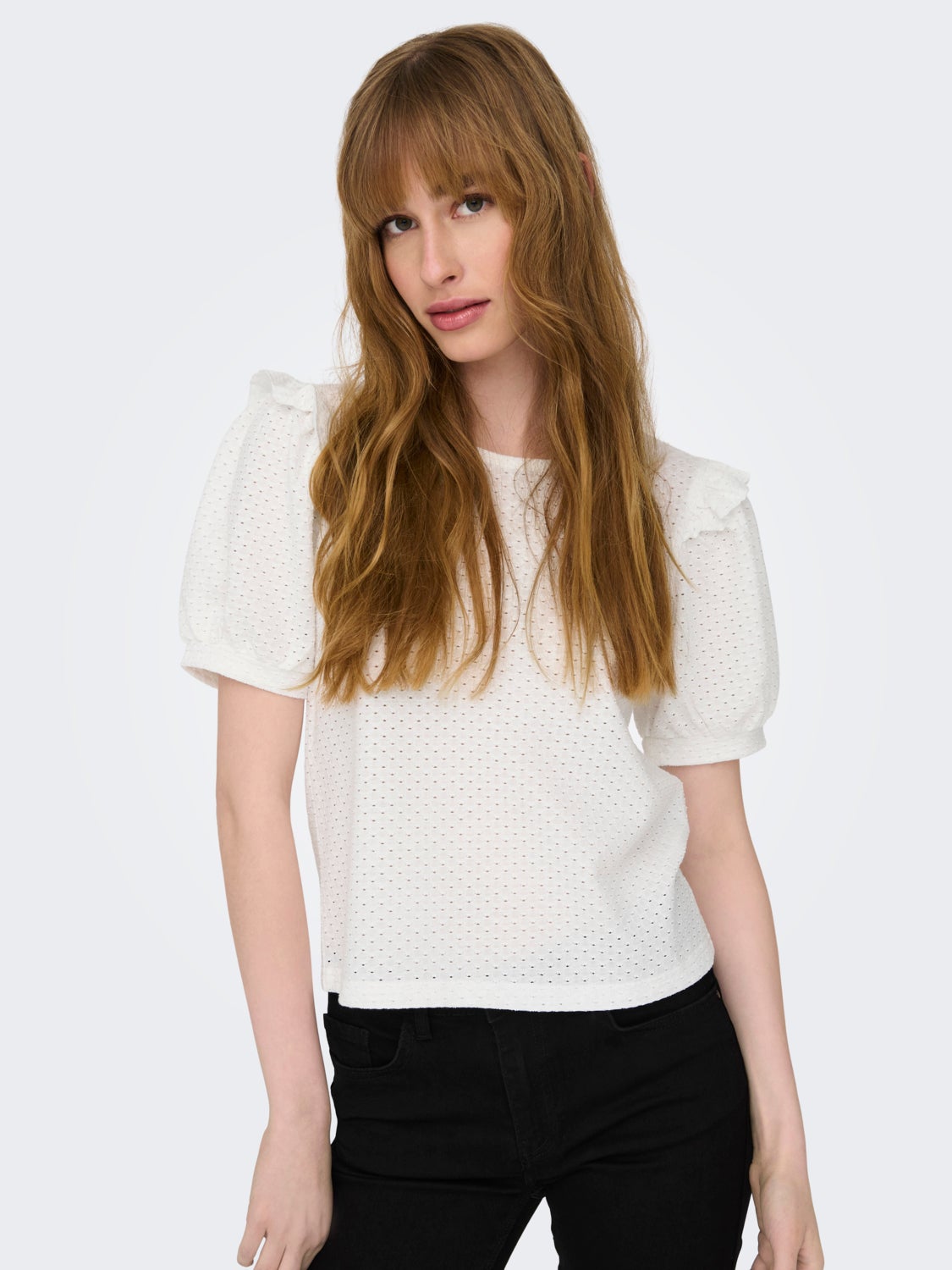 O-neck with short puff sleeves