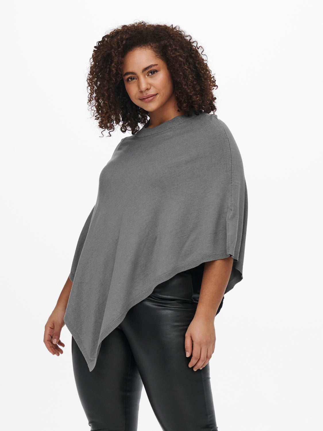 Curvy knitted Poncho