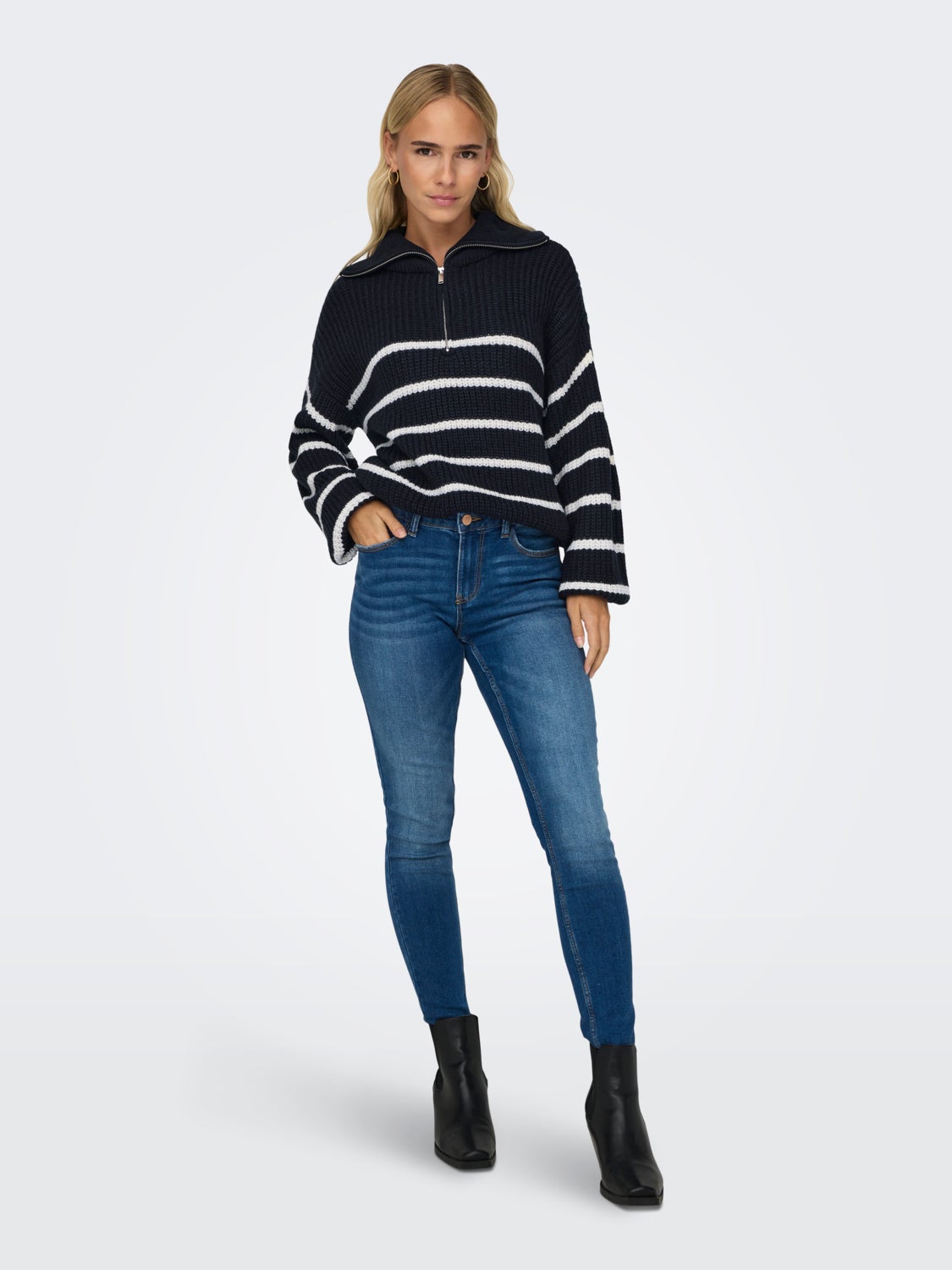 High neck knitted pullover