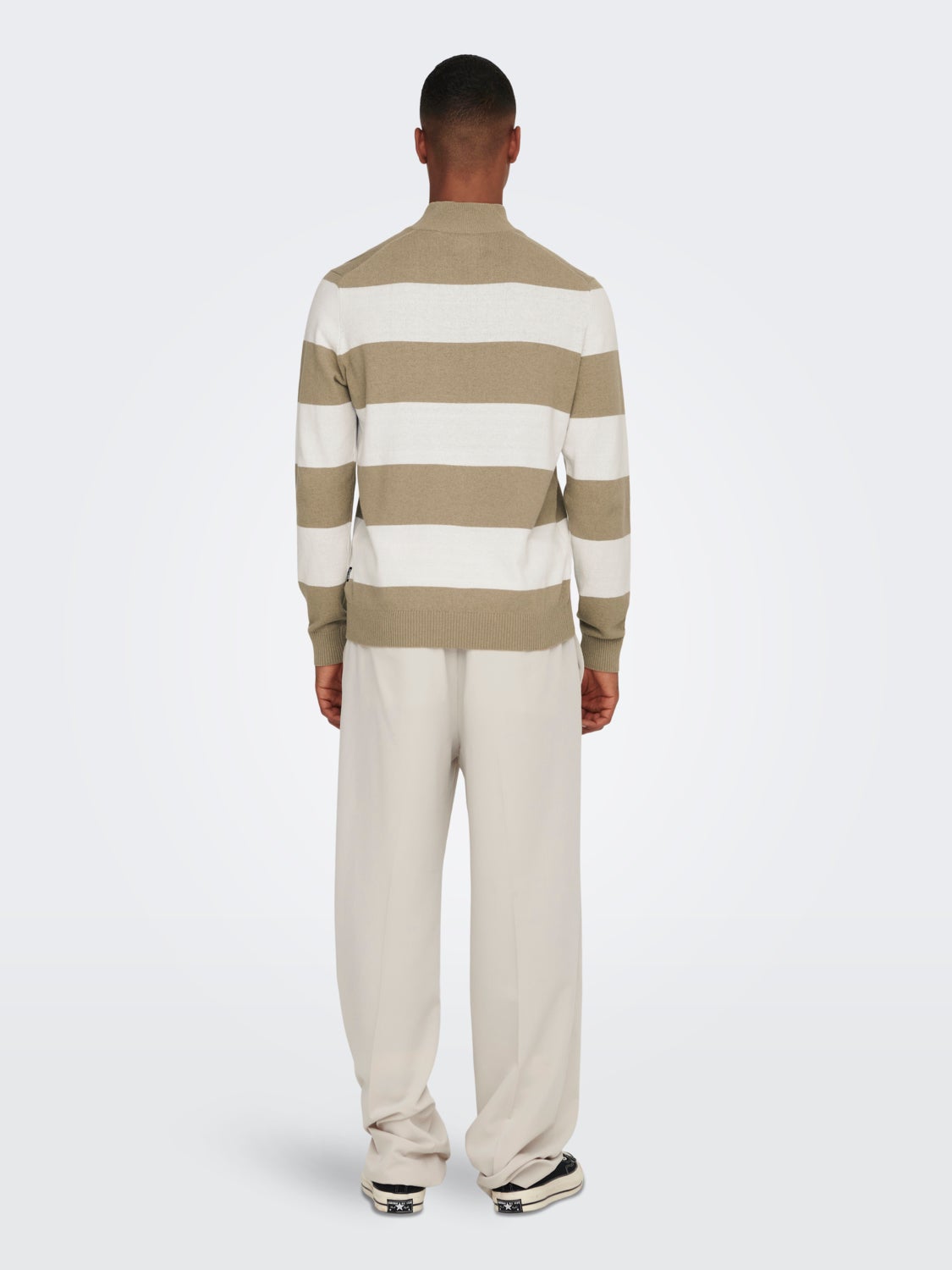 Half zip knitted pullover