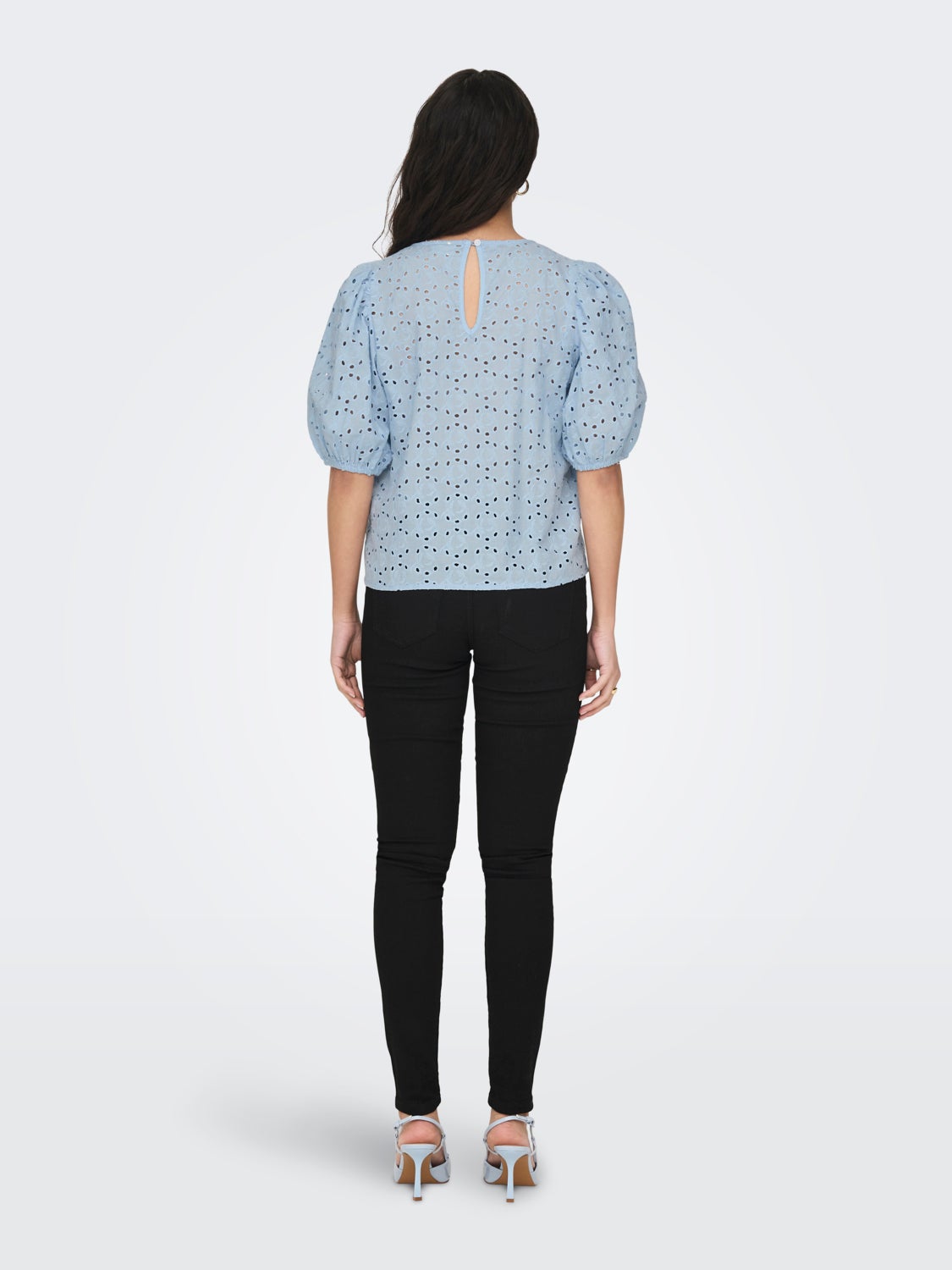 O-neck top with volume sleeves