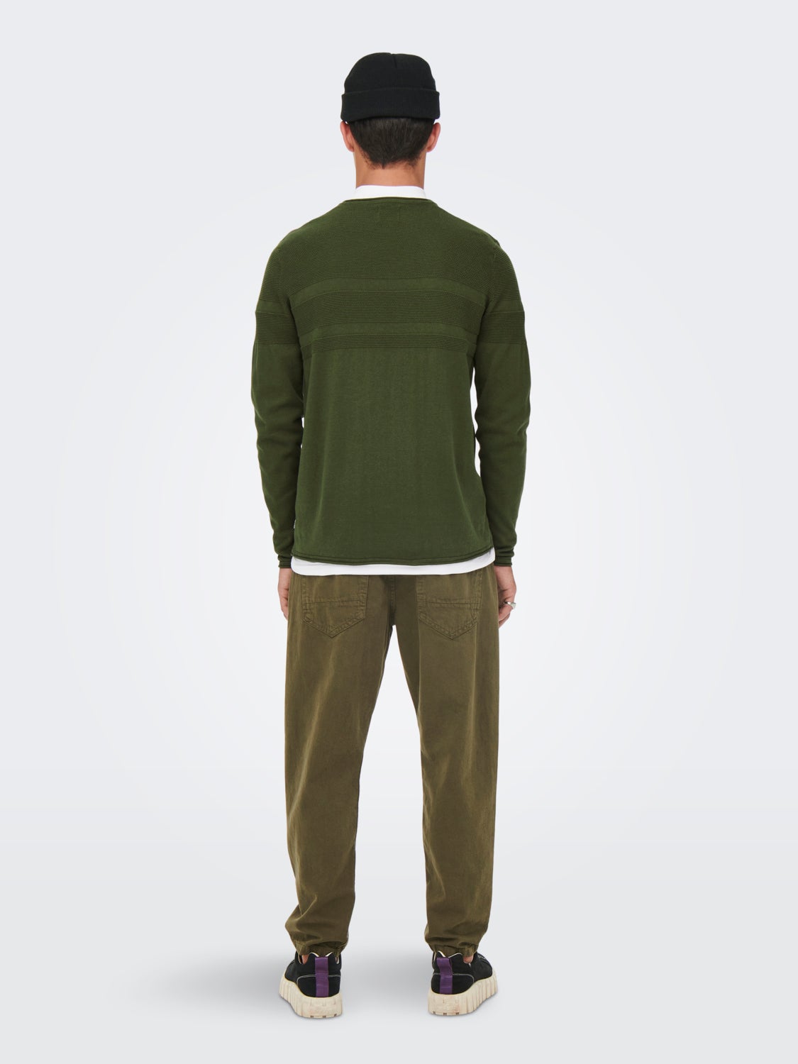 Solid color knitted pullover
