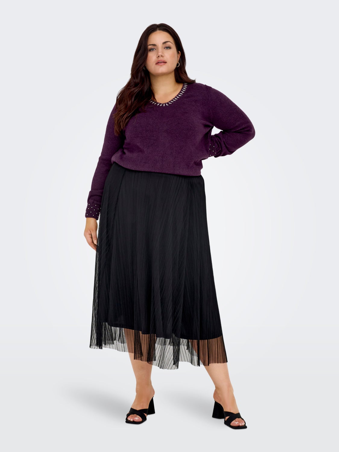 Curvy v-neck knitted pullover