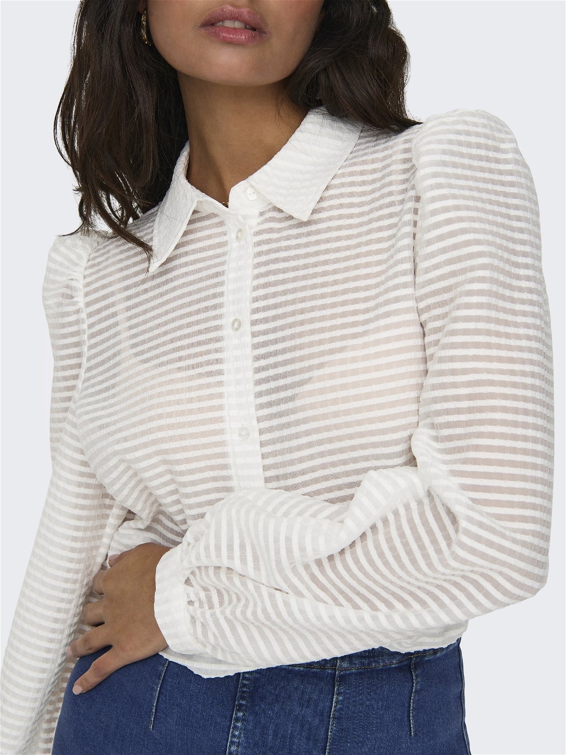 Shirt with volume sleeves