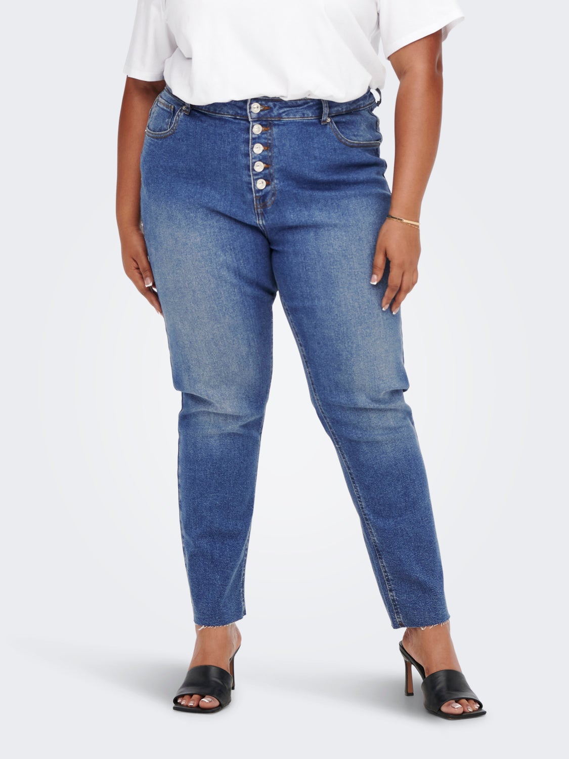 Curvy CAREneda hw button ankle mom jeans