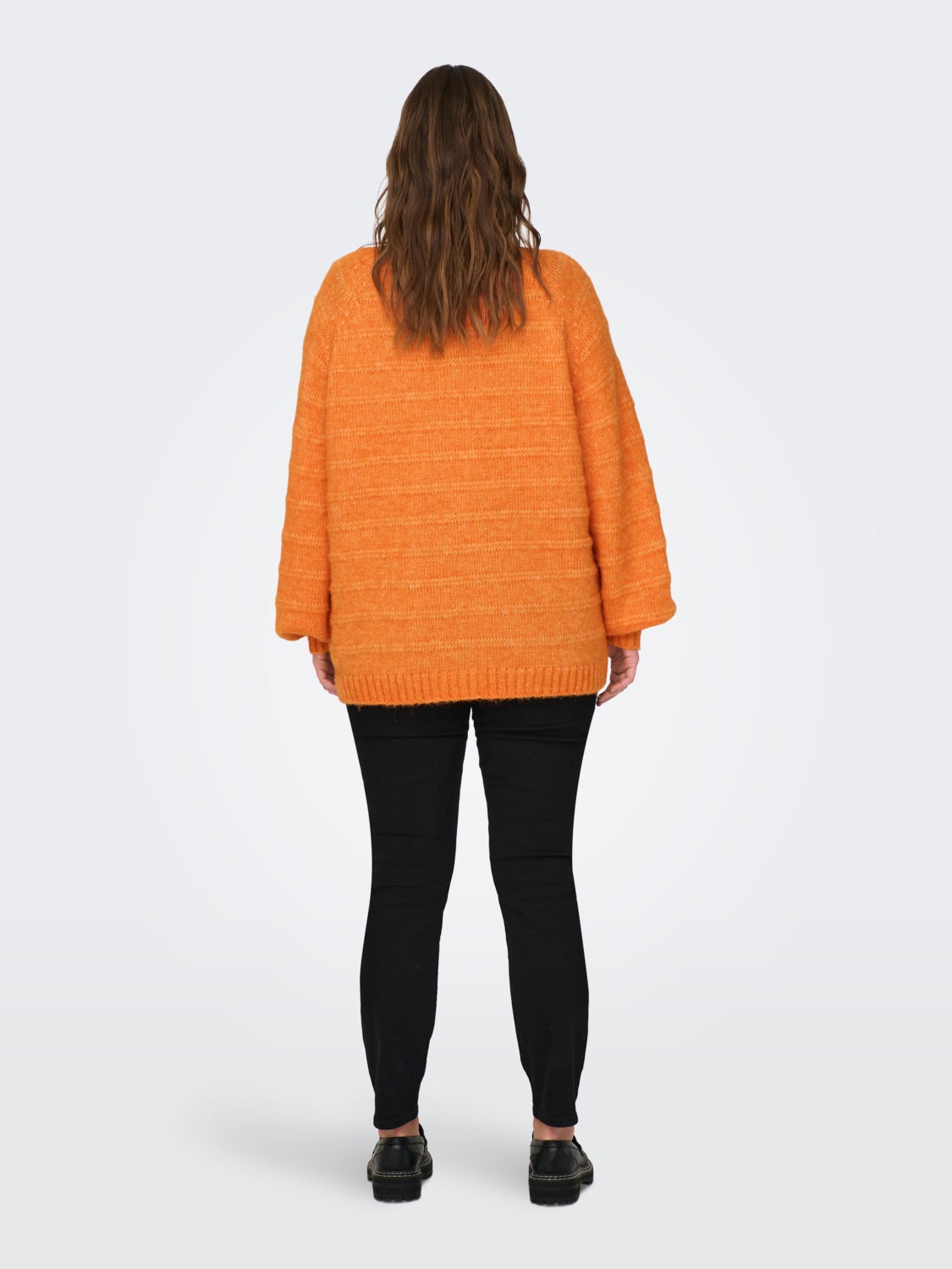 Curvy v-neck knitted pullover