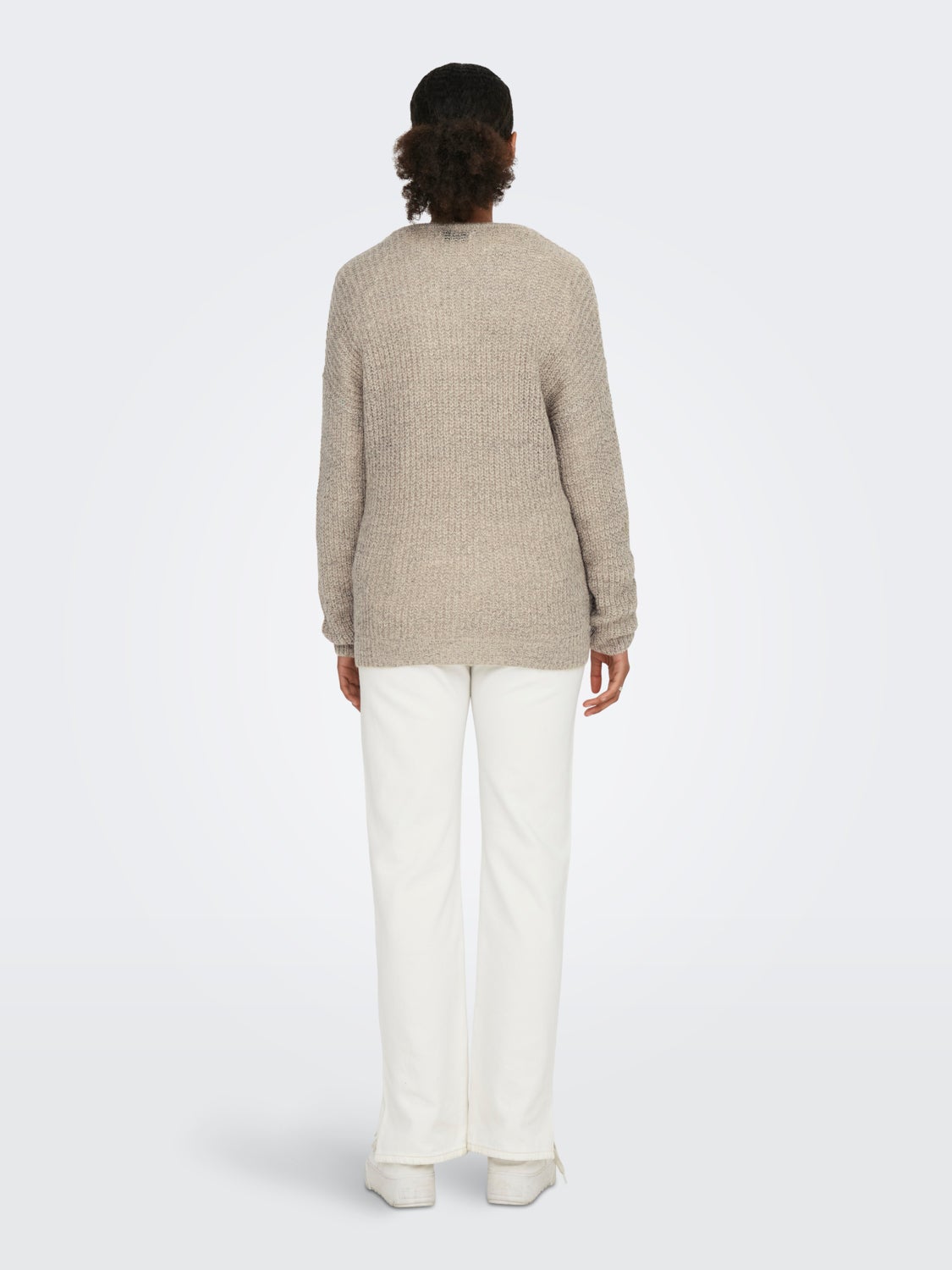 V-neck knitted pullover