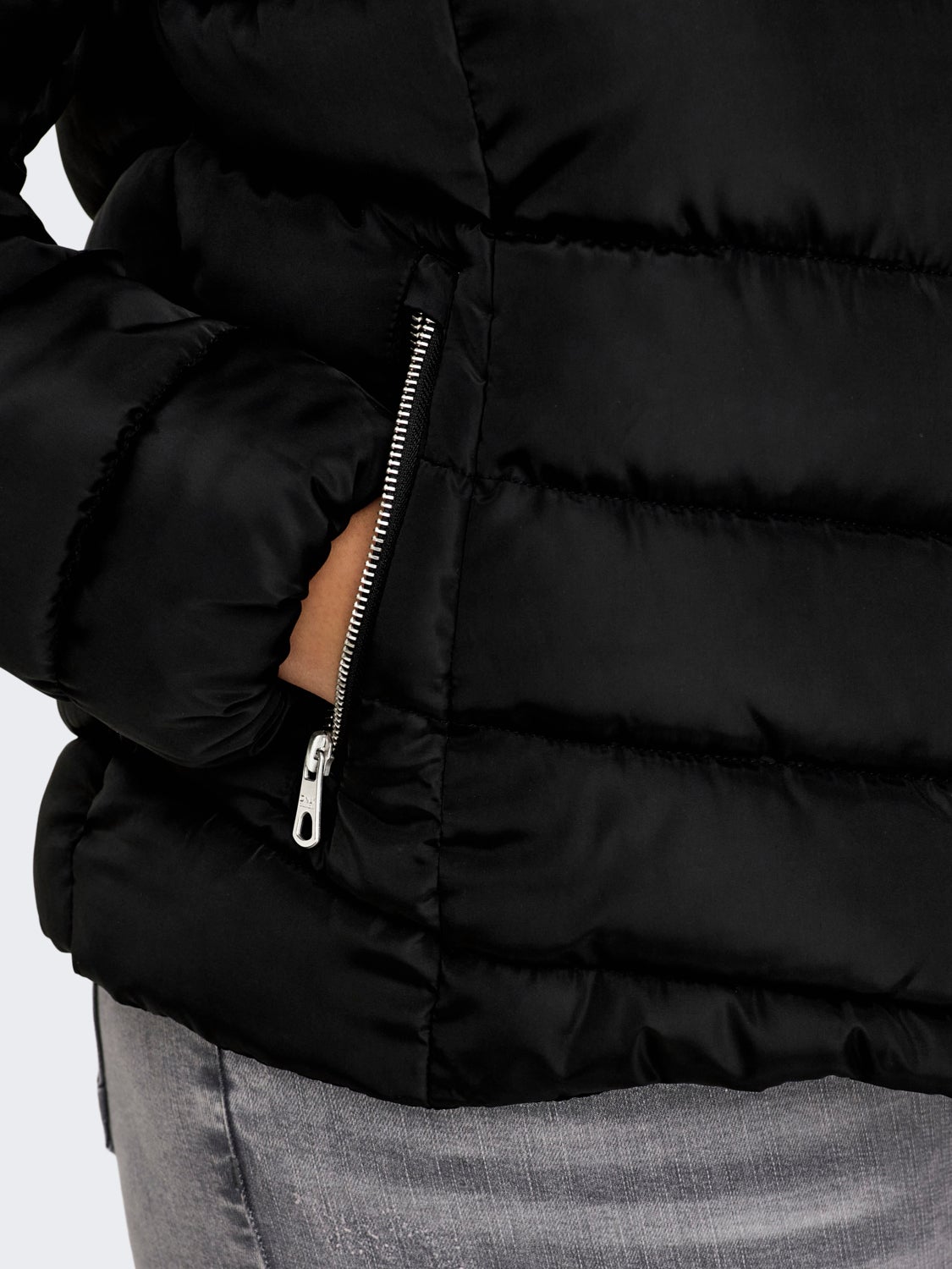 Curvy quilted jacket