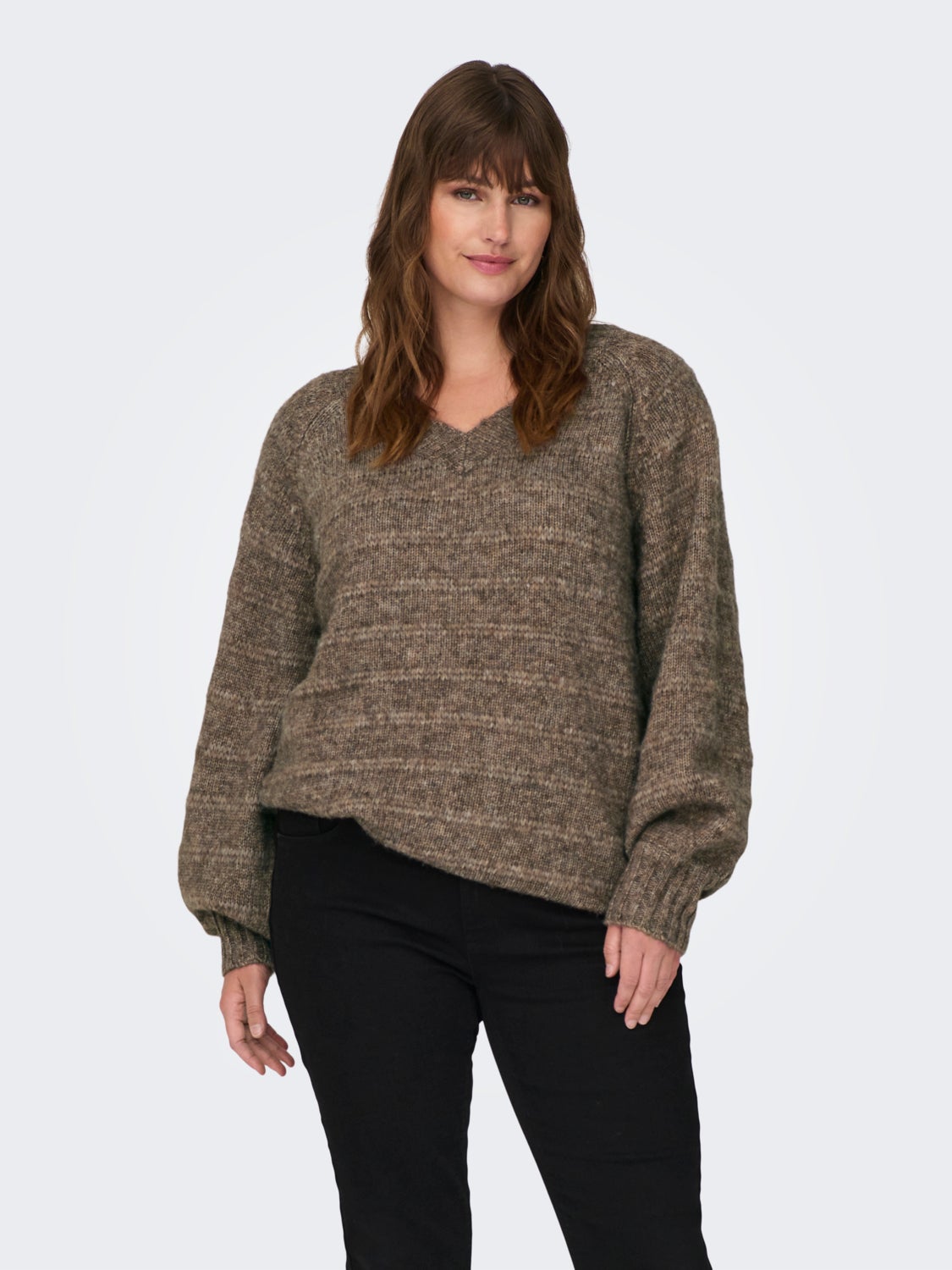 Curvy v-neck knitted pullover