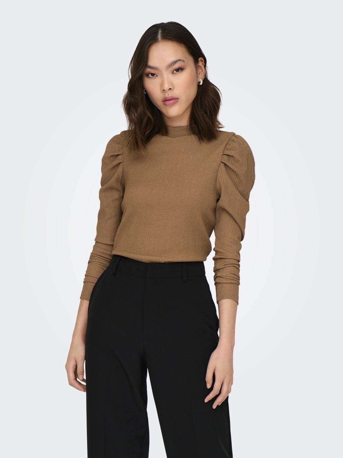 Pullover with puff sleeves