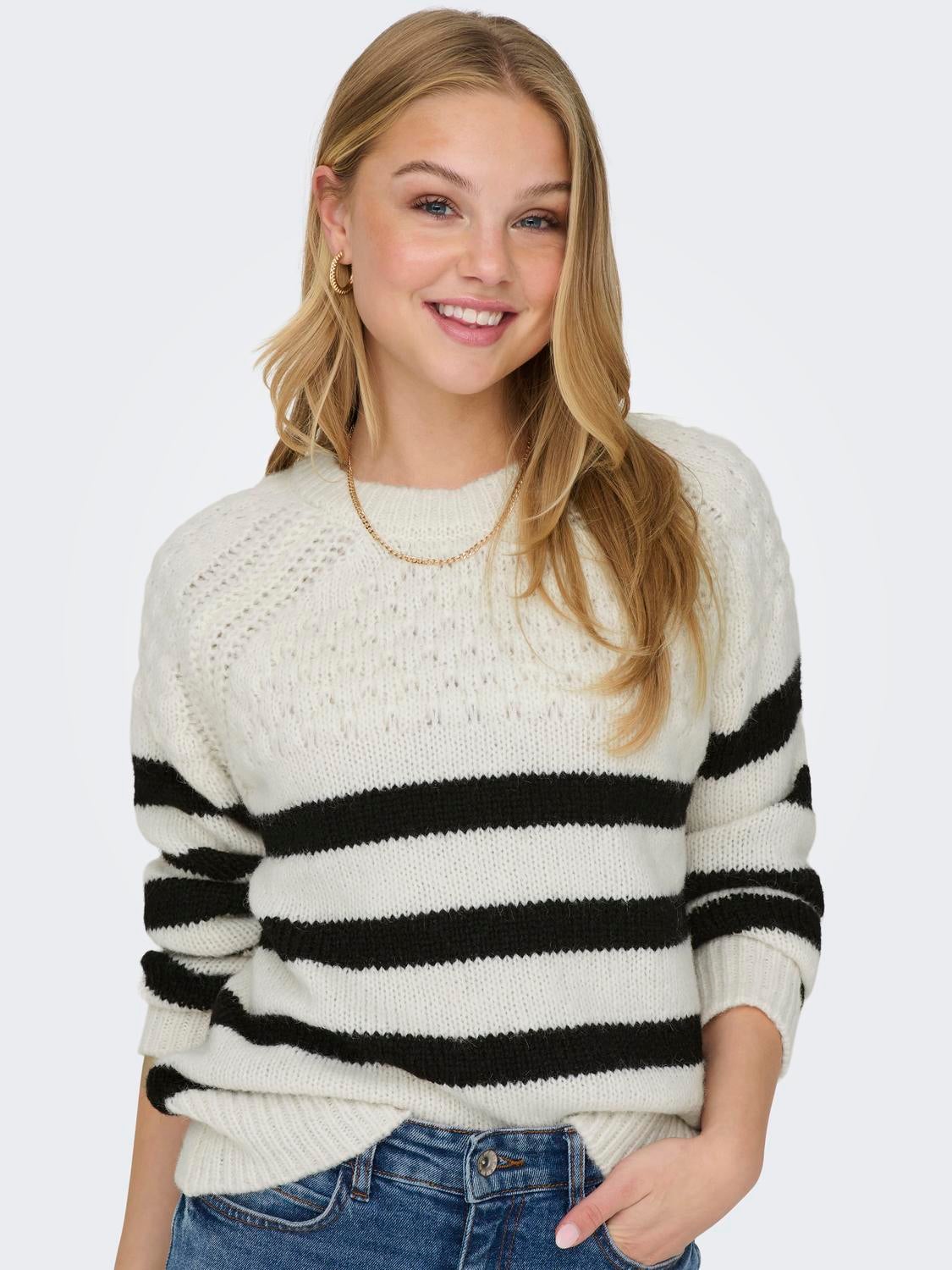 O-neck knitted pullover
