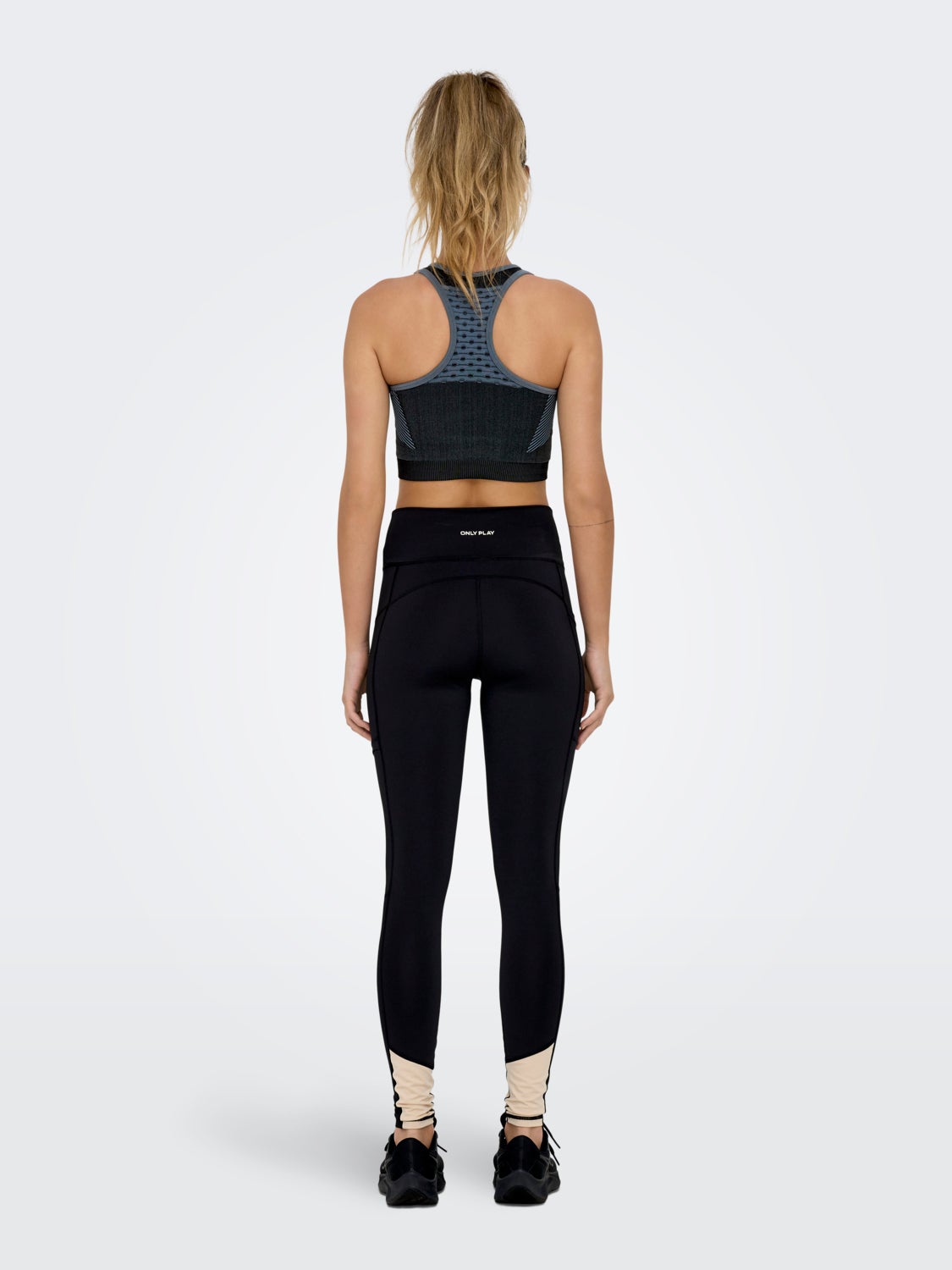 Seamless sports bra