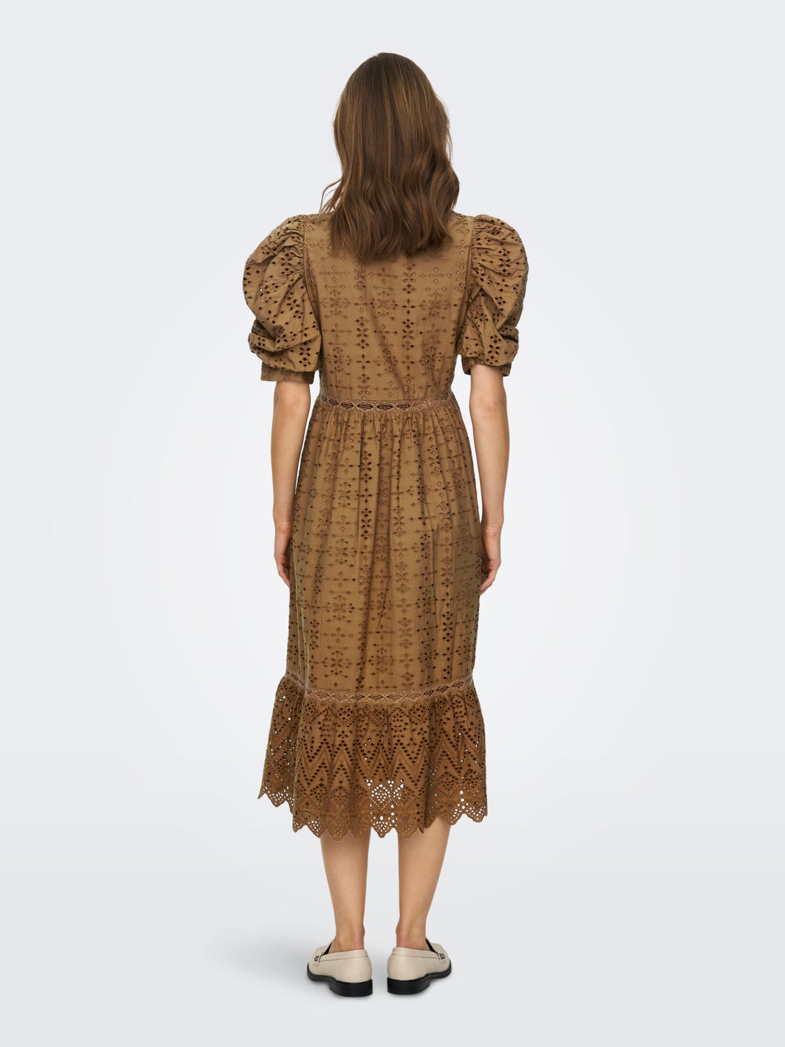 V-neck dress with puff sleeves