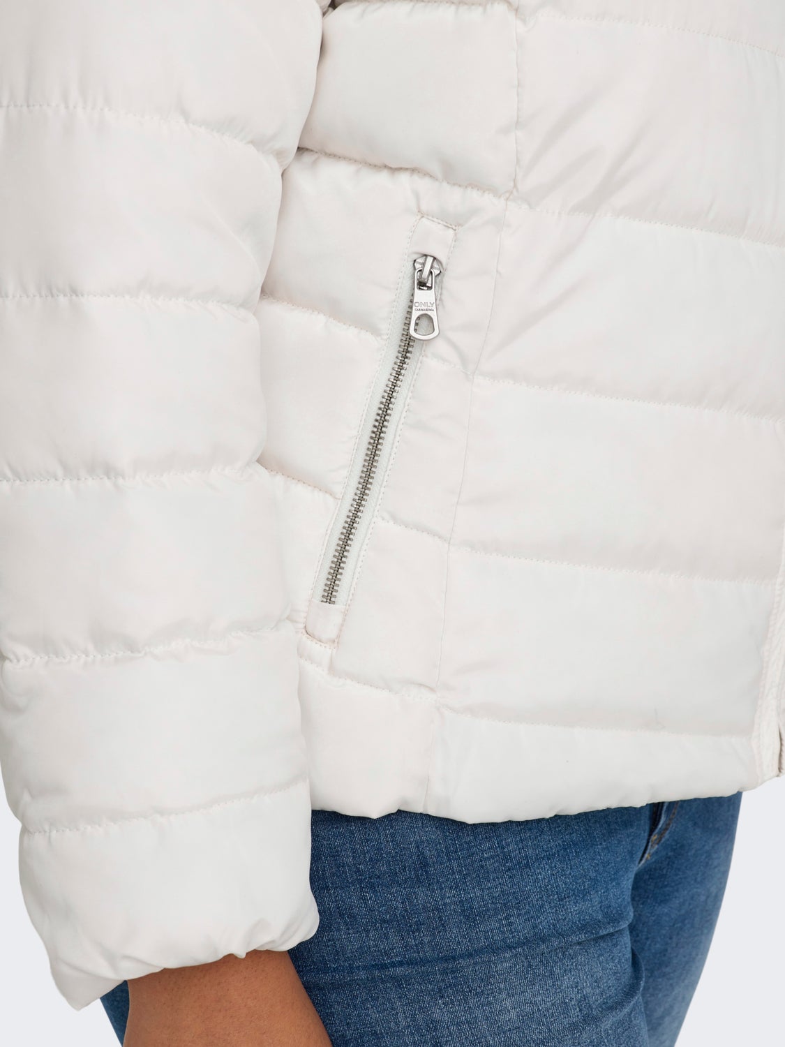 Curvy quilted jacket