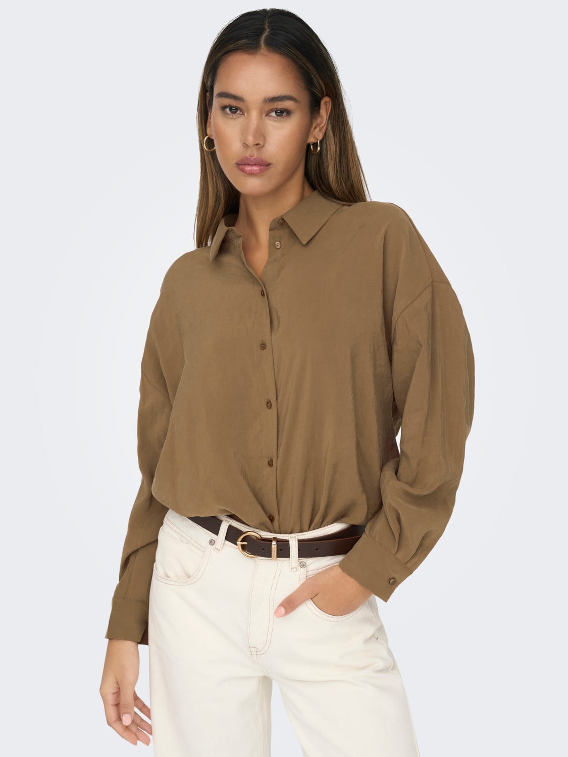 Shirt with volume sleeves
