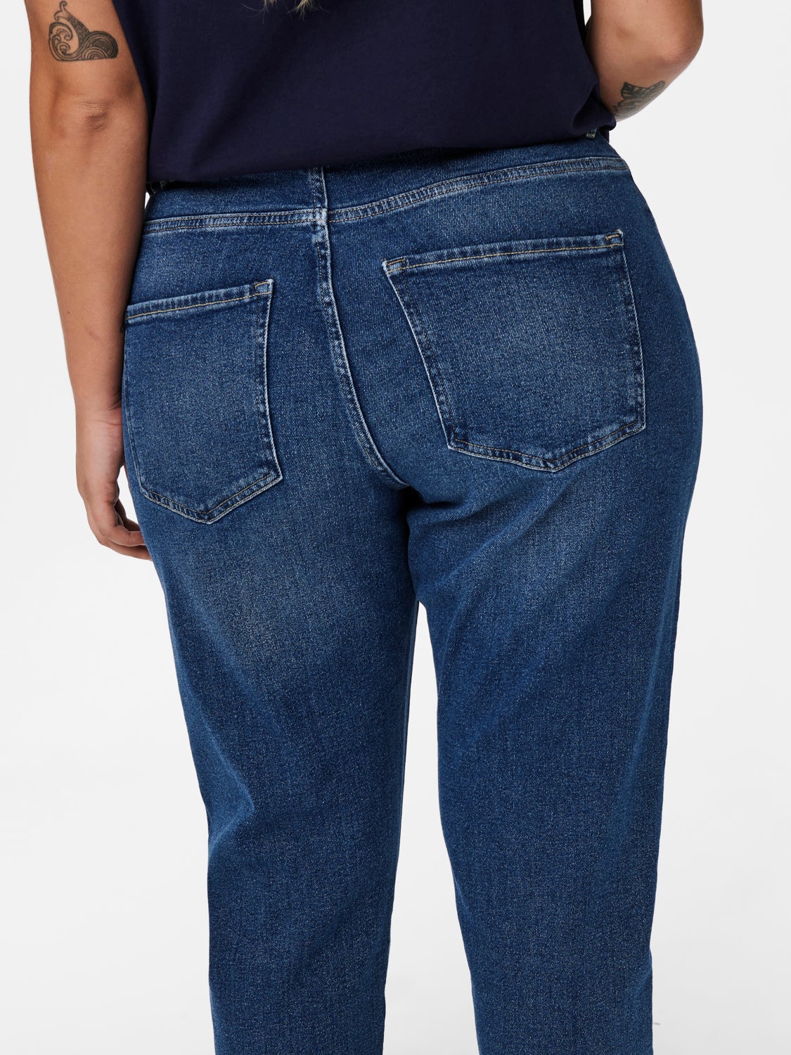 CARENEDA HW MOM ANK JEANS