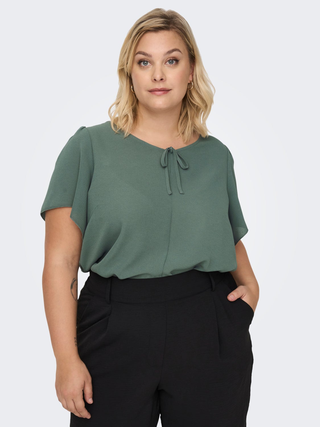 Curvy u-neck Top