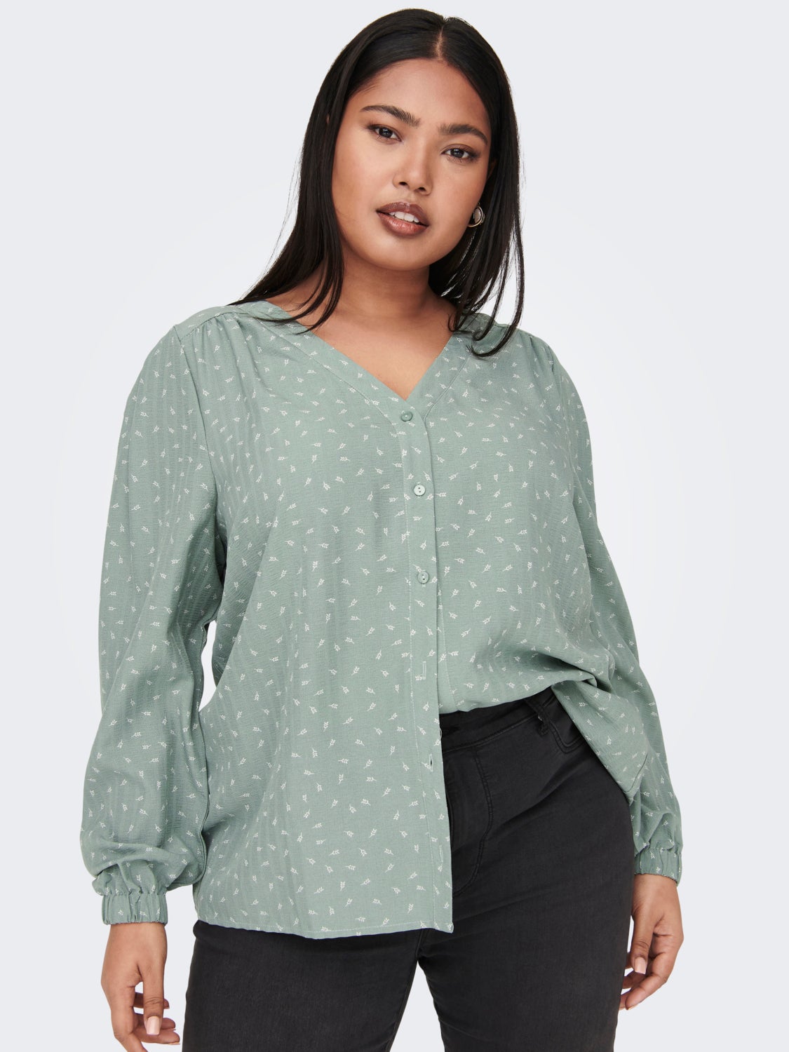 Curvy v-neck shirt