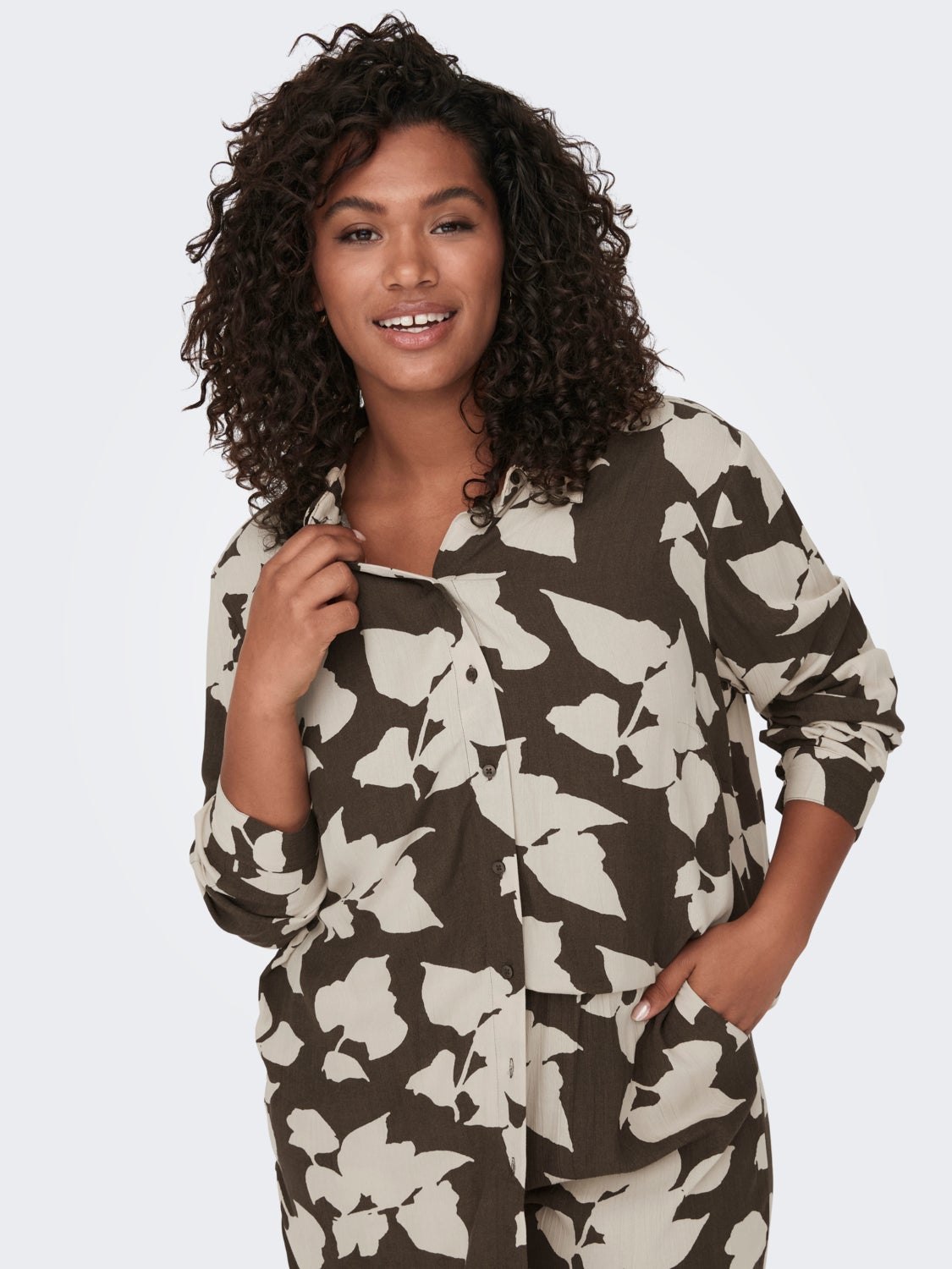 curvy shirt with print